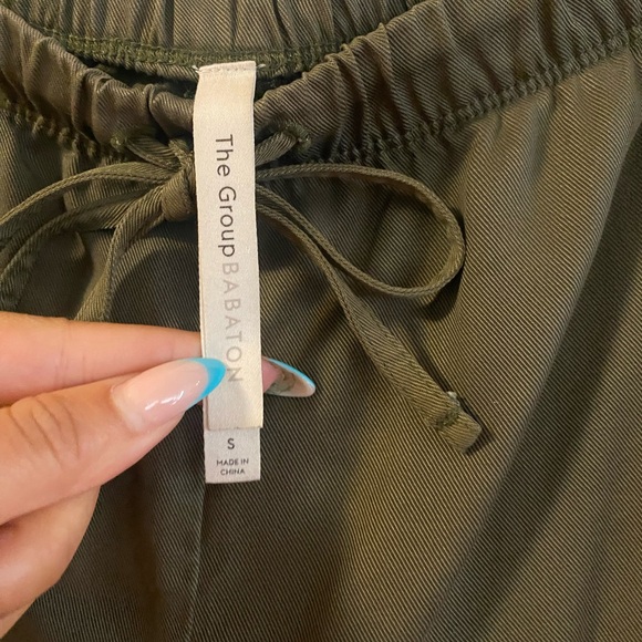 ARITZIA The Group by Babaton cropped pant - olive green, sz small - Picture 3 of 5